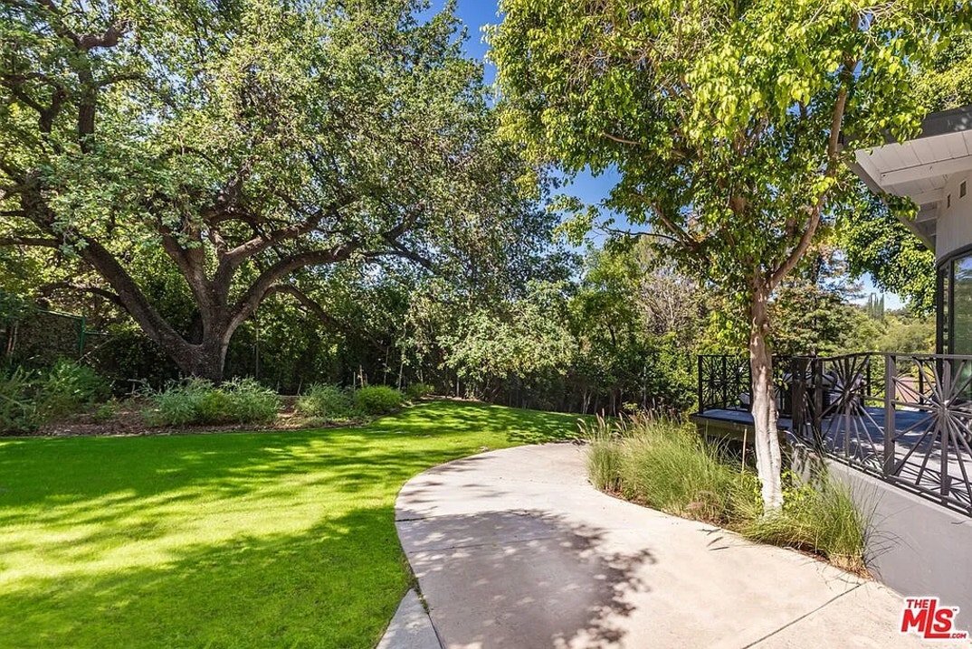 Selena Gomez Encino Home 24