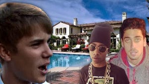 Justin Bieber to Lil Buddies: Mi Casa Su Casa