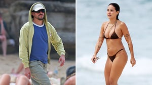 0225-Bad-Bunny-Gabriela-Berlingeri-Australia-Beach-PRIMARY