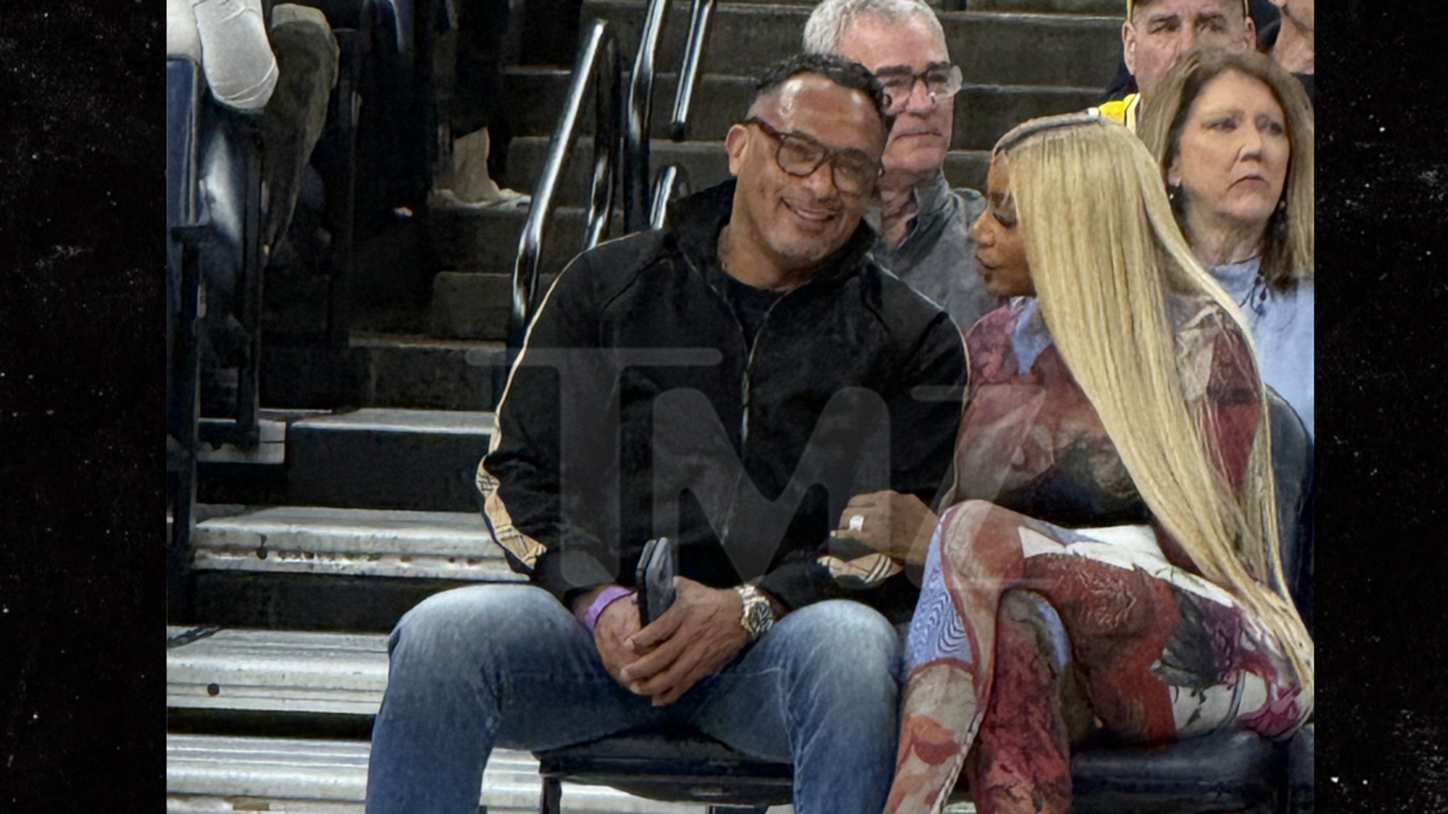 NeNe Leakes Seen Kissing Memphis Attorney at Grizzlies Game