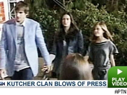 Ashton Kutcher & Demi Moore: Click to watch