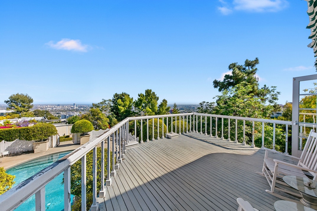 Richard Simmons Home Sale 34