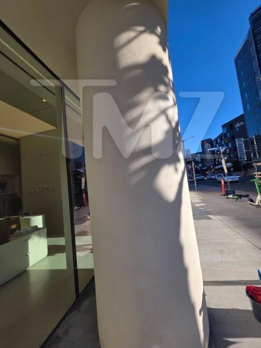 SKIMS Store Cleaned After Graffiti 3