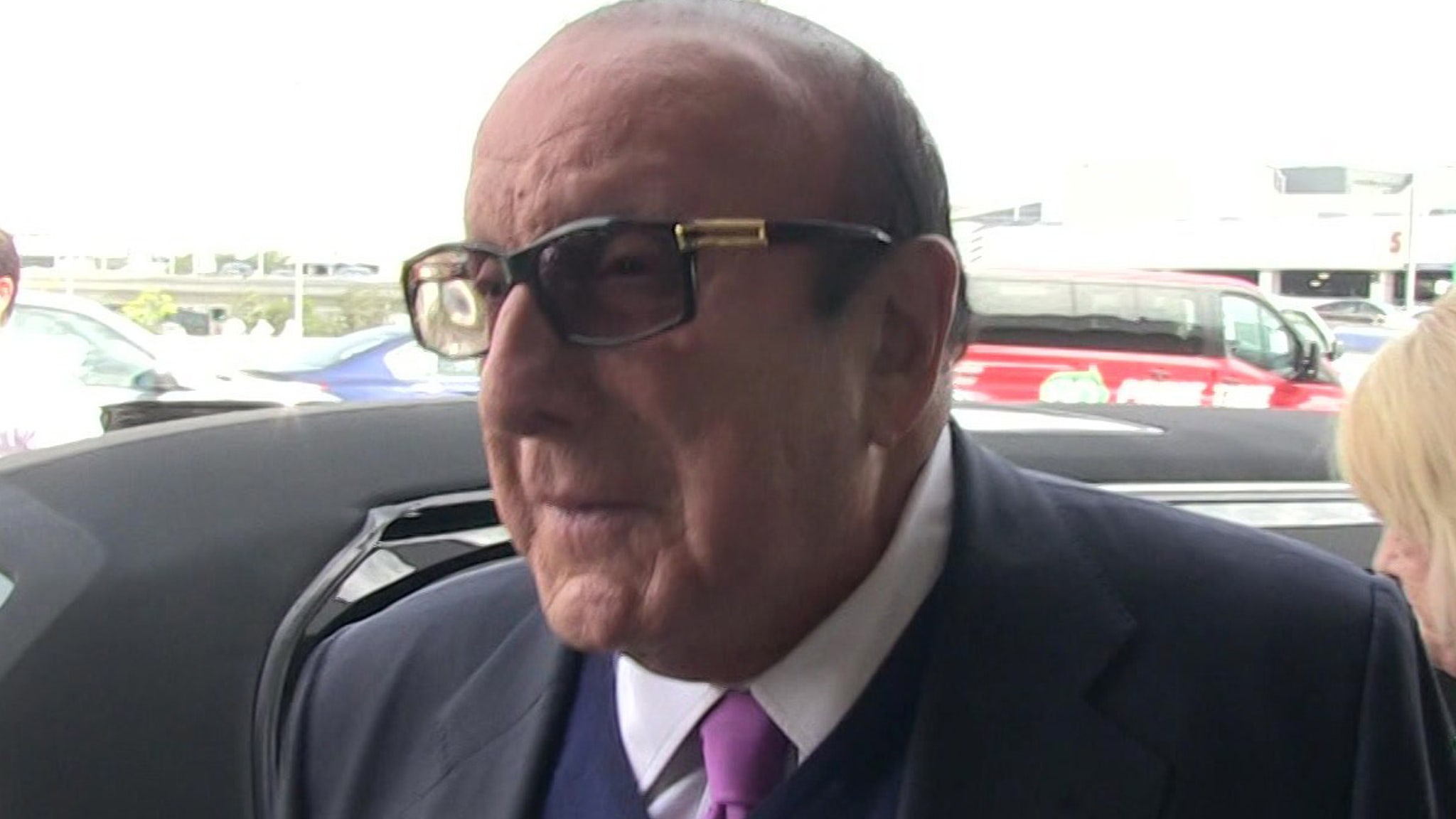 Music tycoon Clive Davis diagnosed with Bell’s palsy