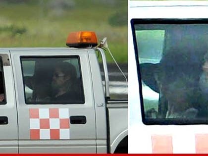 0421_brad_angelina_in_truck_v2