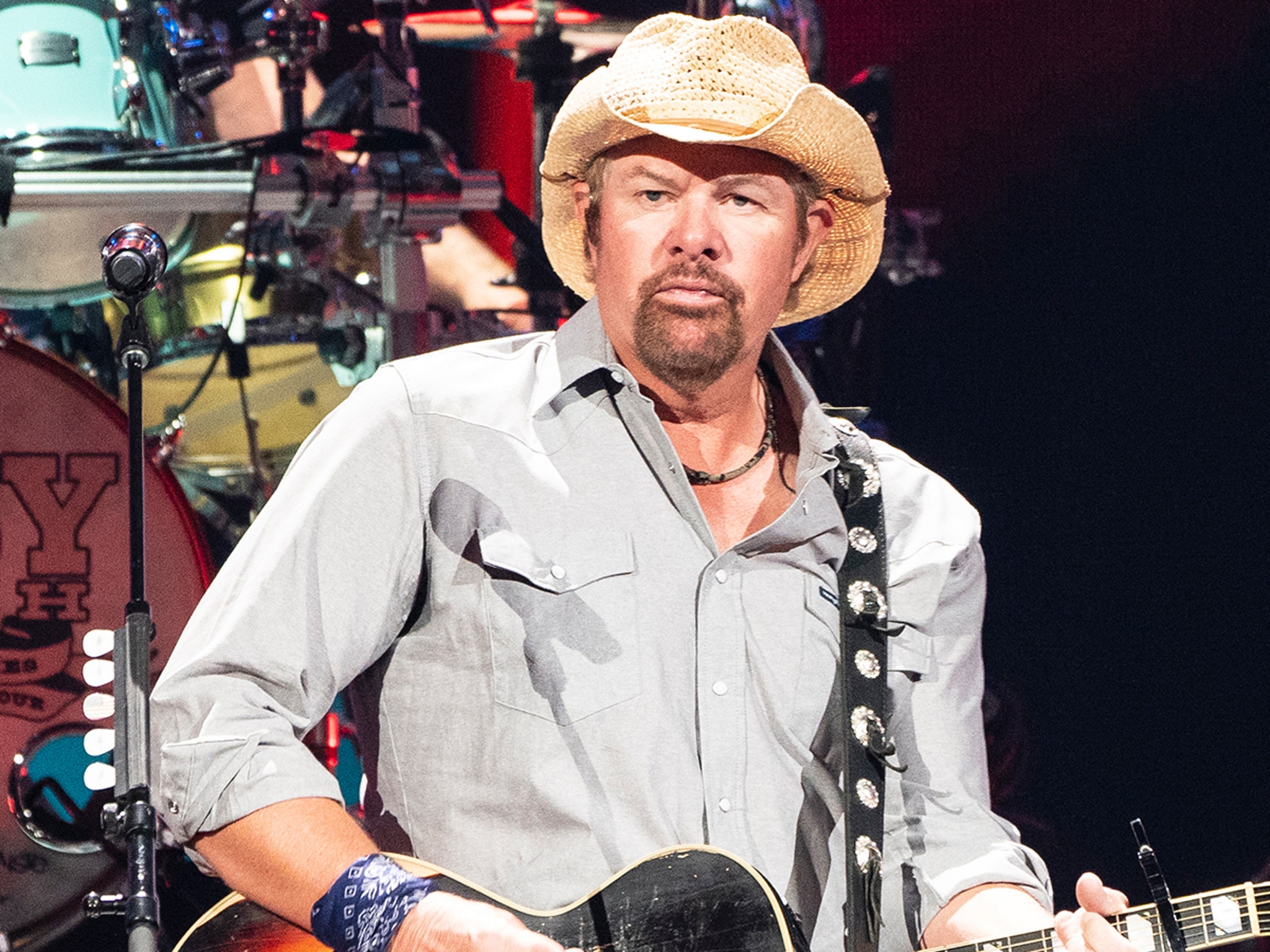 Country icon Toby Keith gives first live TV performance since cancer  diagnosis