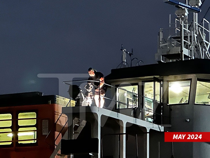 Staten Island Ferry Pete Davidson dan Colin Jost digunakan untuk syuting 'Screamboat'