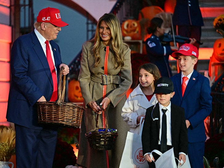Trump and Melania Host White House Trick-or-Treat Event