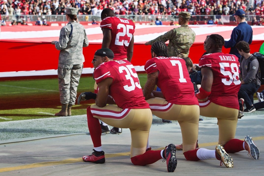 colin kaepernick kneeling football 49ers photos-08