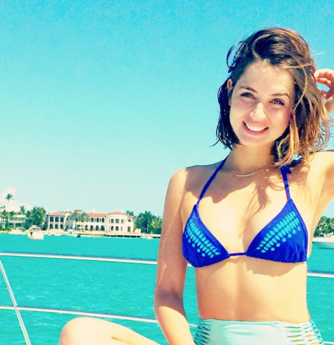 ana-de-armas-hot-photos17