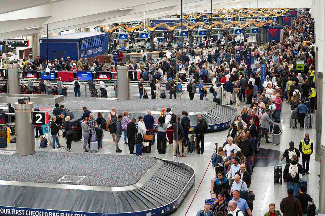 Long Lines At TSA 1