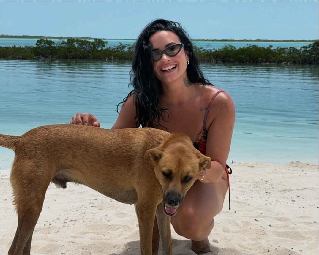 Demi Lovato Bahamas 7