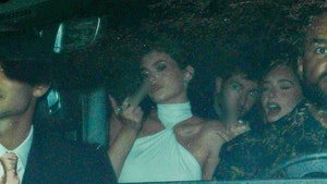 kylie-jenner-backgrid-1