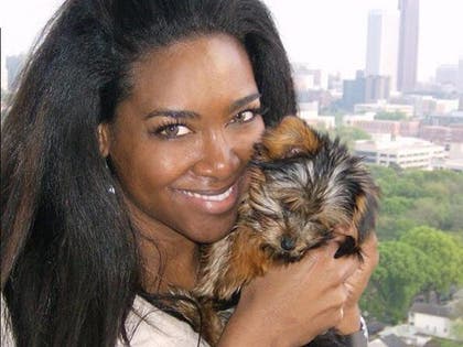 0408-kenya-moore-dog-twitter