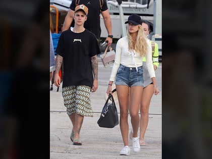 0102-bieber-hailey-akm