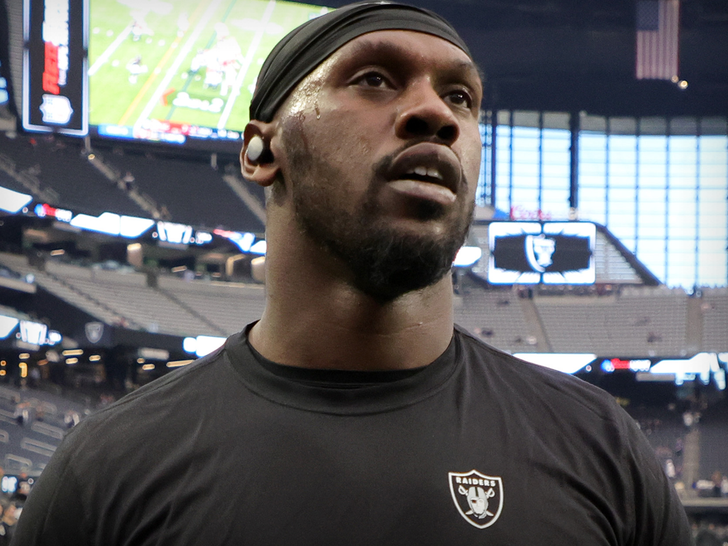 What's Going on With Las Vegas Raiders DE Chandler Jones?