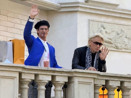 0115-Andrew-Garfield-Jude-Law-On-Set-Of-Wild-Things-PRIMARY