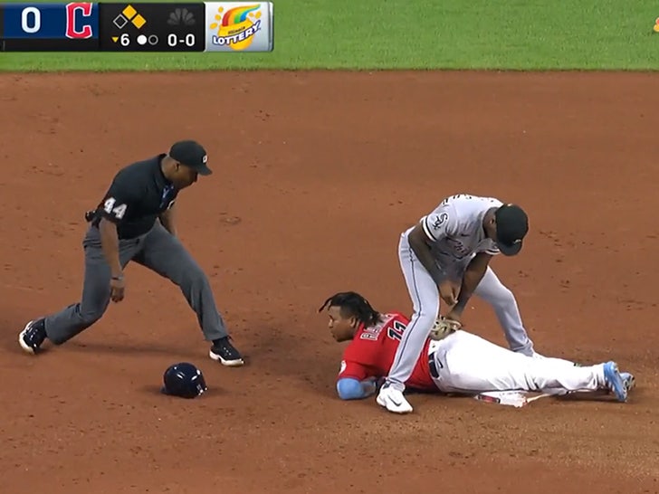 Guardians 3B Jose Ramirez landed a CLEAN right hook on White Sox