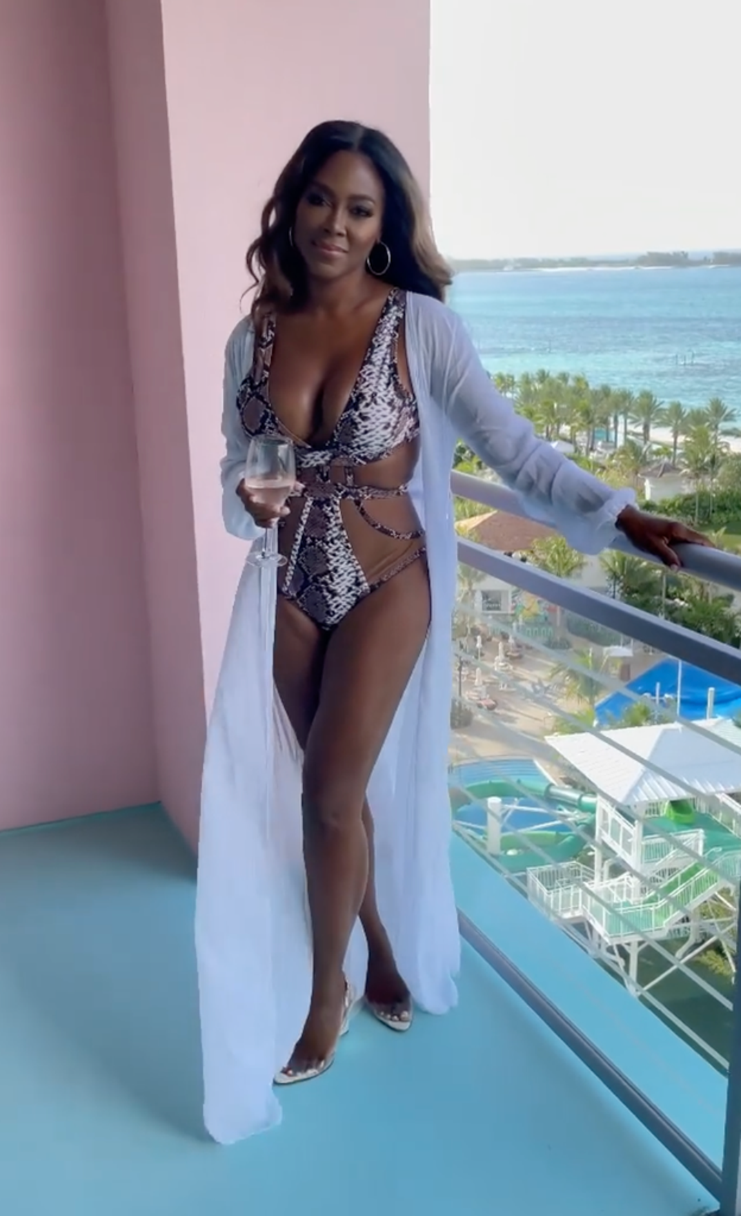 0627 Kenya Moore Hot Shots 8