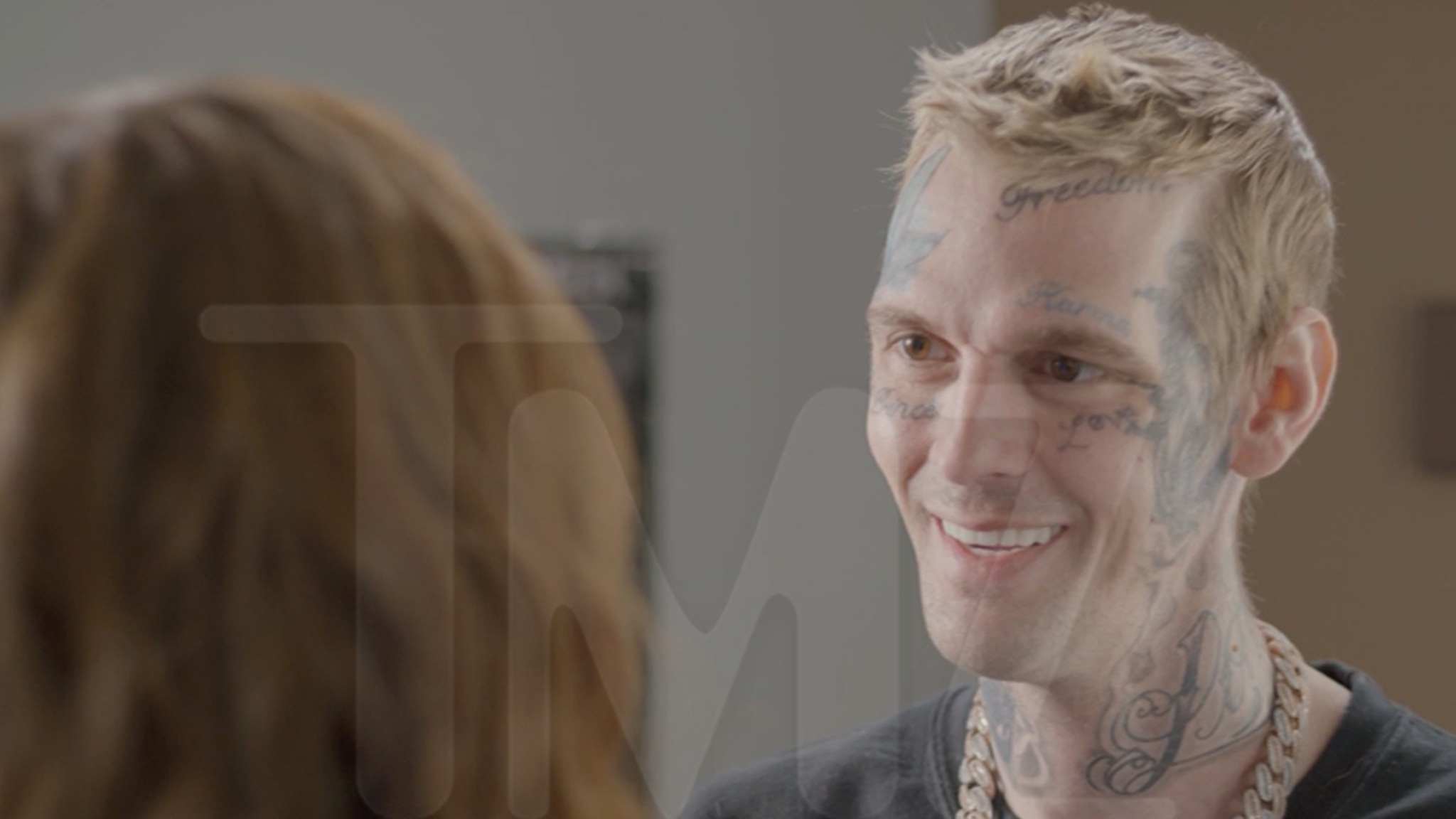 Aaron Carter está trabajando en la comedia de situación antes de su muerte, y el director sigue adelante respetuosamente.