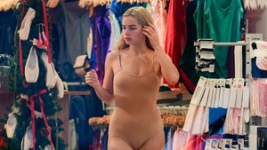 1225 Addison Rae shops stylish dancewear on Christmas Eve sub 1