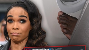 michelle-williams-plane-foot-getty-ig-1