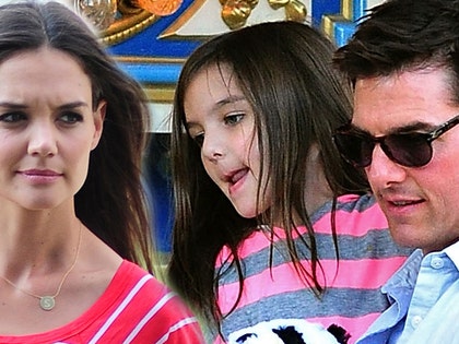 0629_katie_holmes_suri_tom_cruise_getty1_ipad