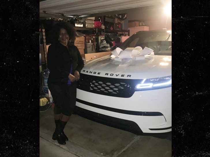 Dallas Cowboys rookie Chidobe Awuzie splurges on Ranger Rover for mom 