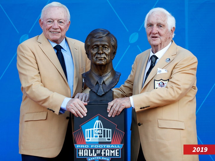 jerry jones and gil brandt getty 1