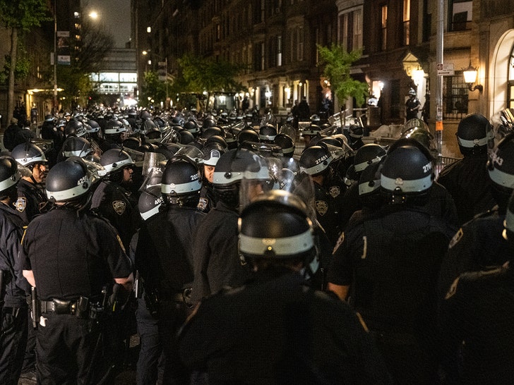 NYPD prepare to enter Columbia University campus
