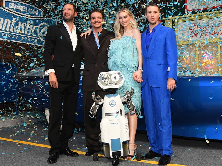 0723-Fantastic-Four-Casts-Through-The-Years-Sub3