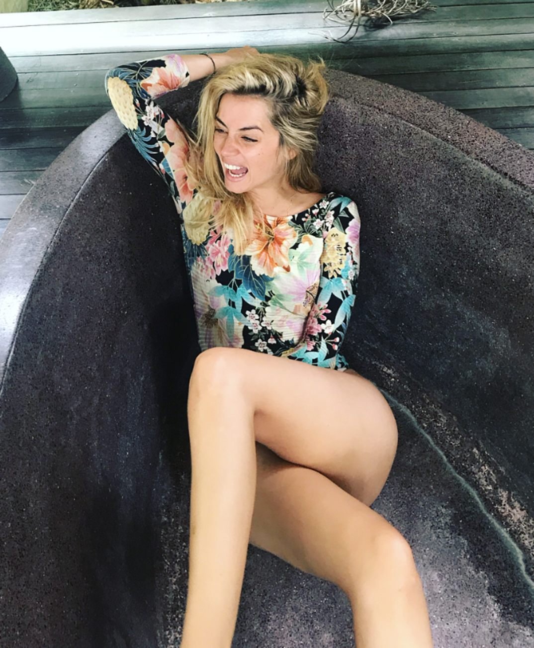 ana-de-armas-hot-photos9