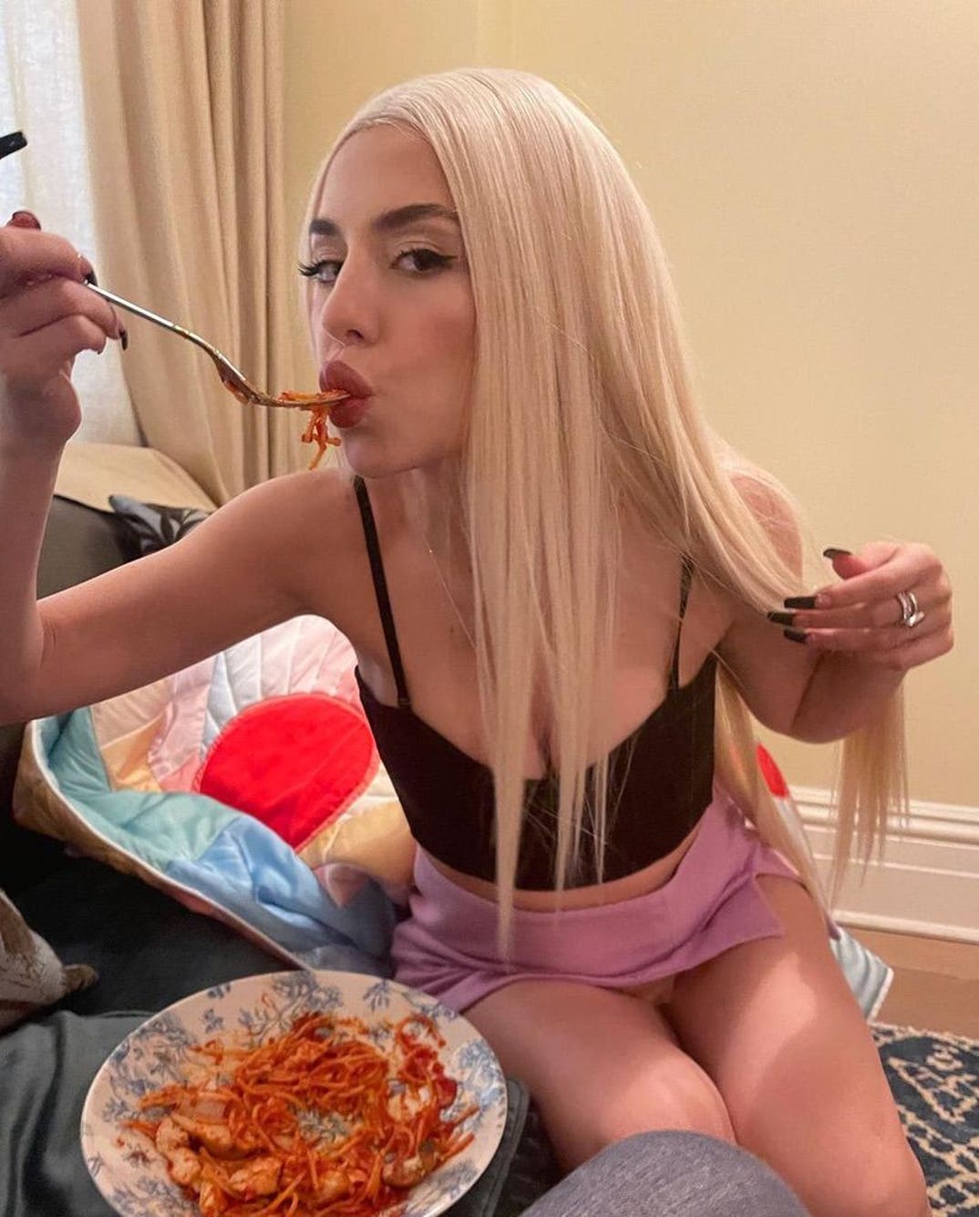 Hot Celebrity Noods – Babes Eating Pasta!