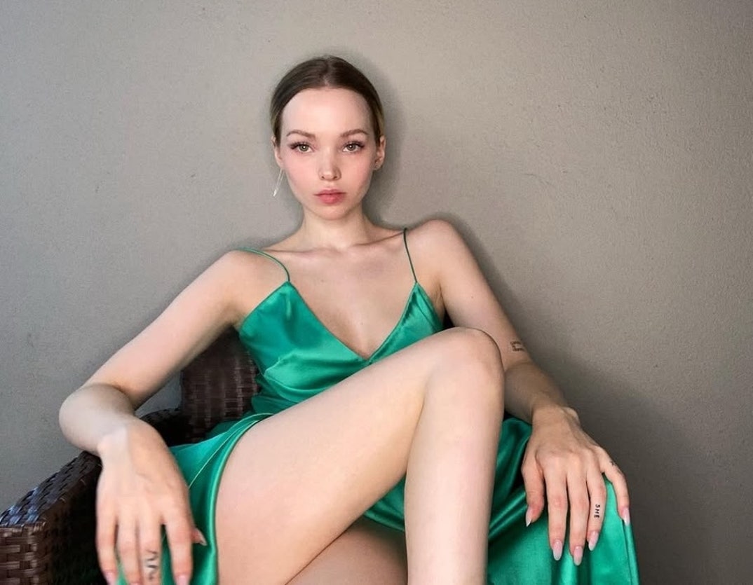 0106 Dove Cameron Hot Shots 0