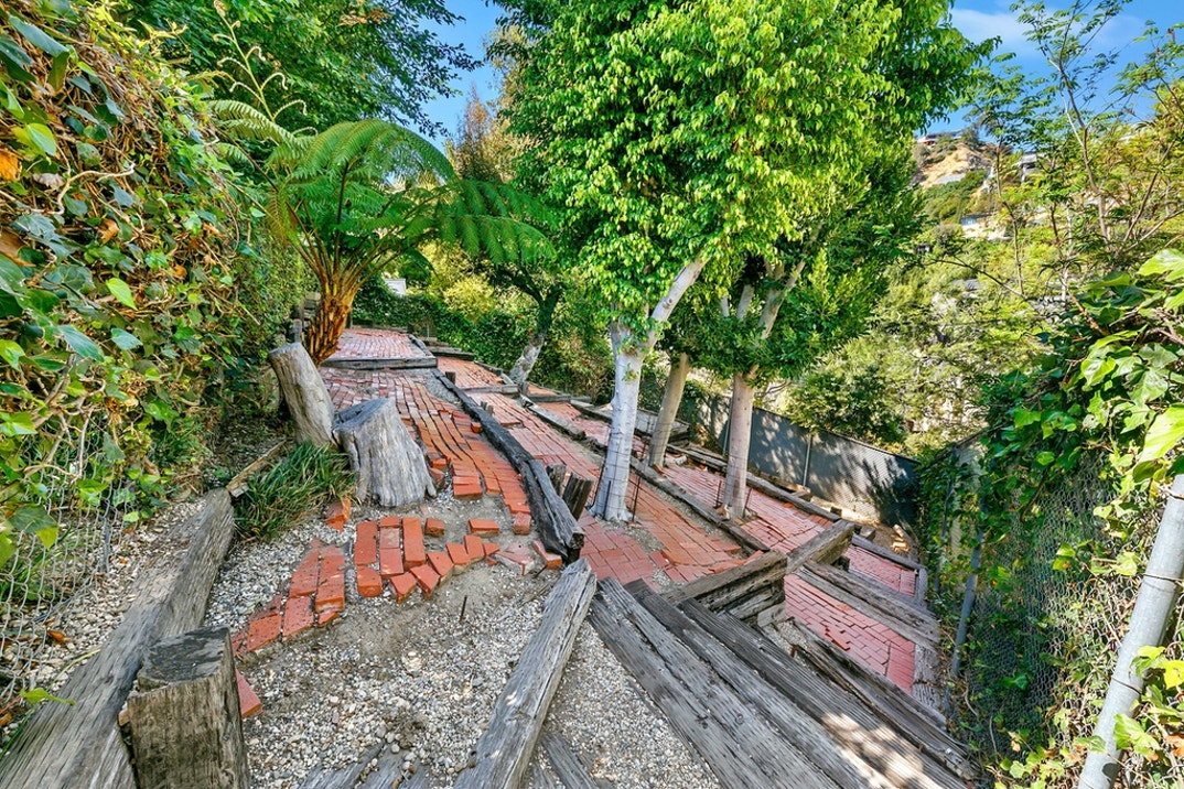 Richard Simmons Home Sale 19