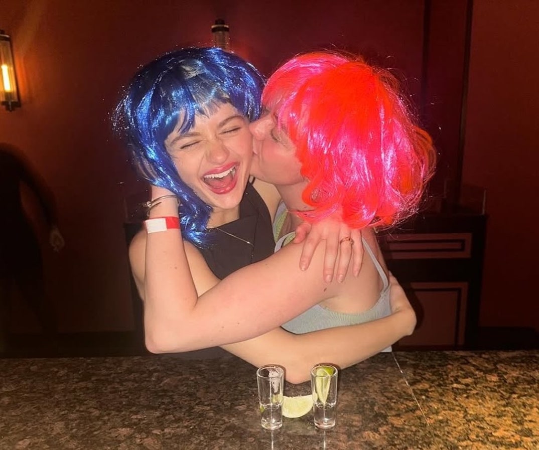 Joey King and Maisie Williams
