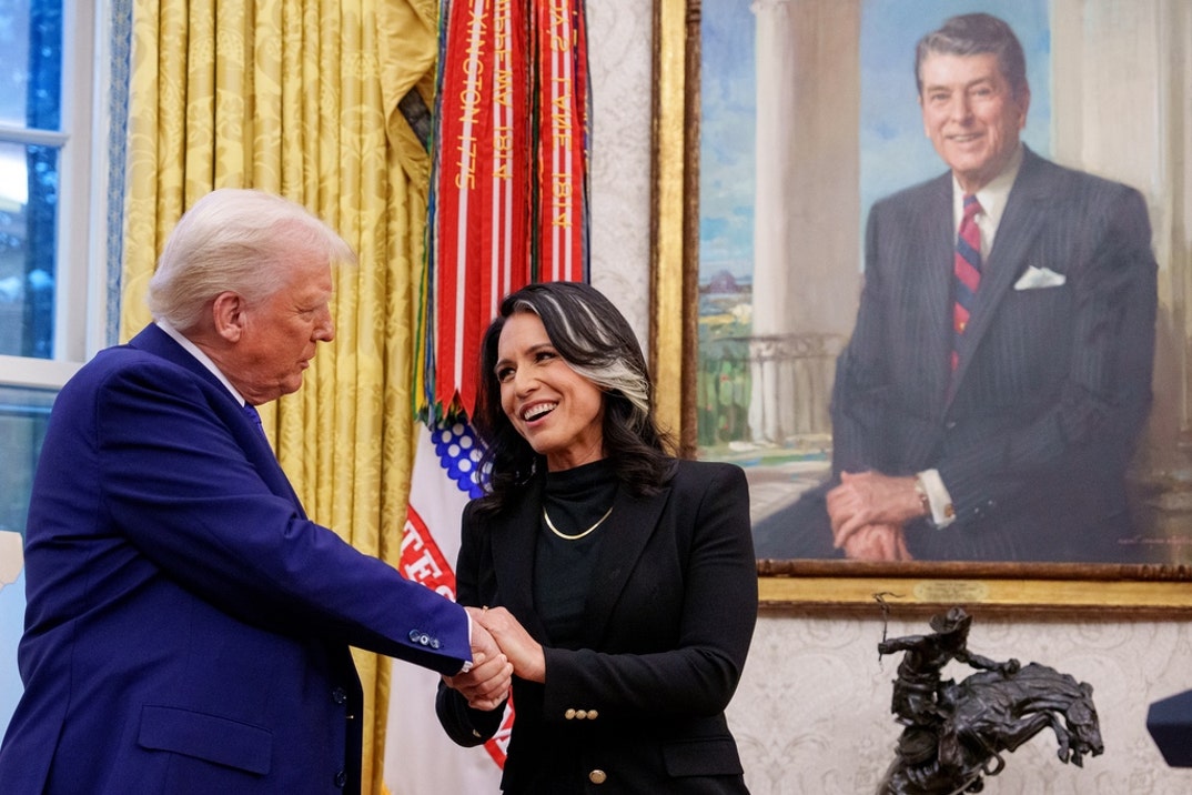 Donald Trump And Tulsi Gabbard Together 6