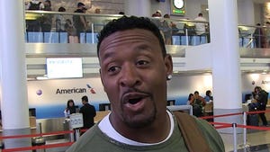 Willie McGinest To Falcons Fans: T.O. Training Julio Jones Is Good!