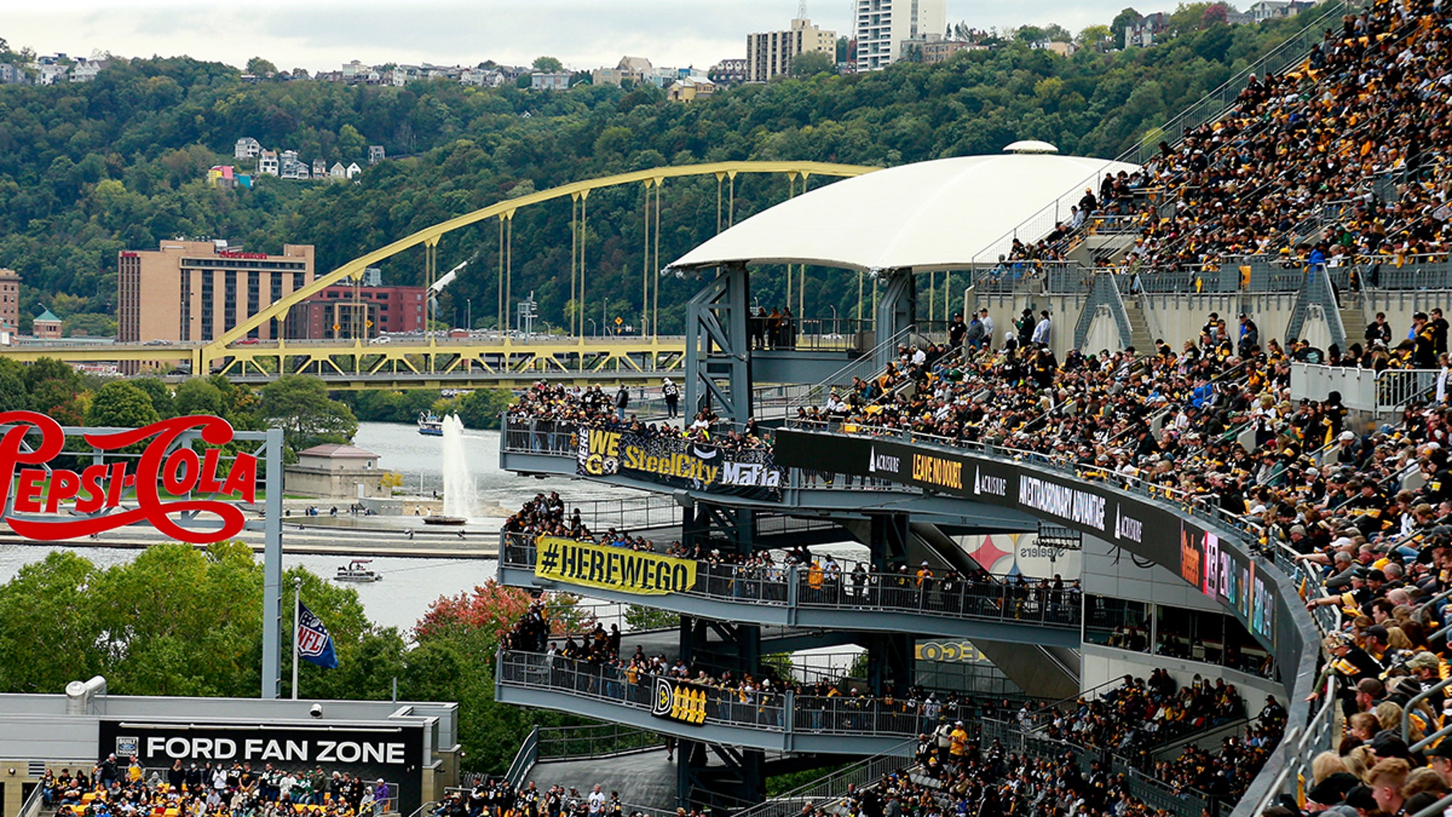 Fan dies after falling from escalator at Pittsburgh Steelers game