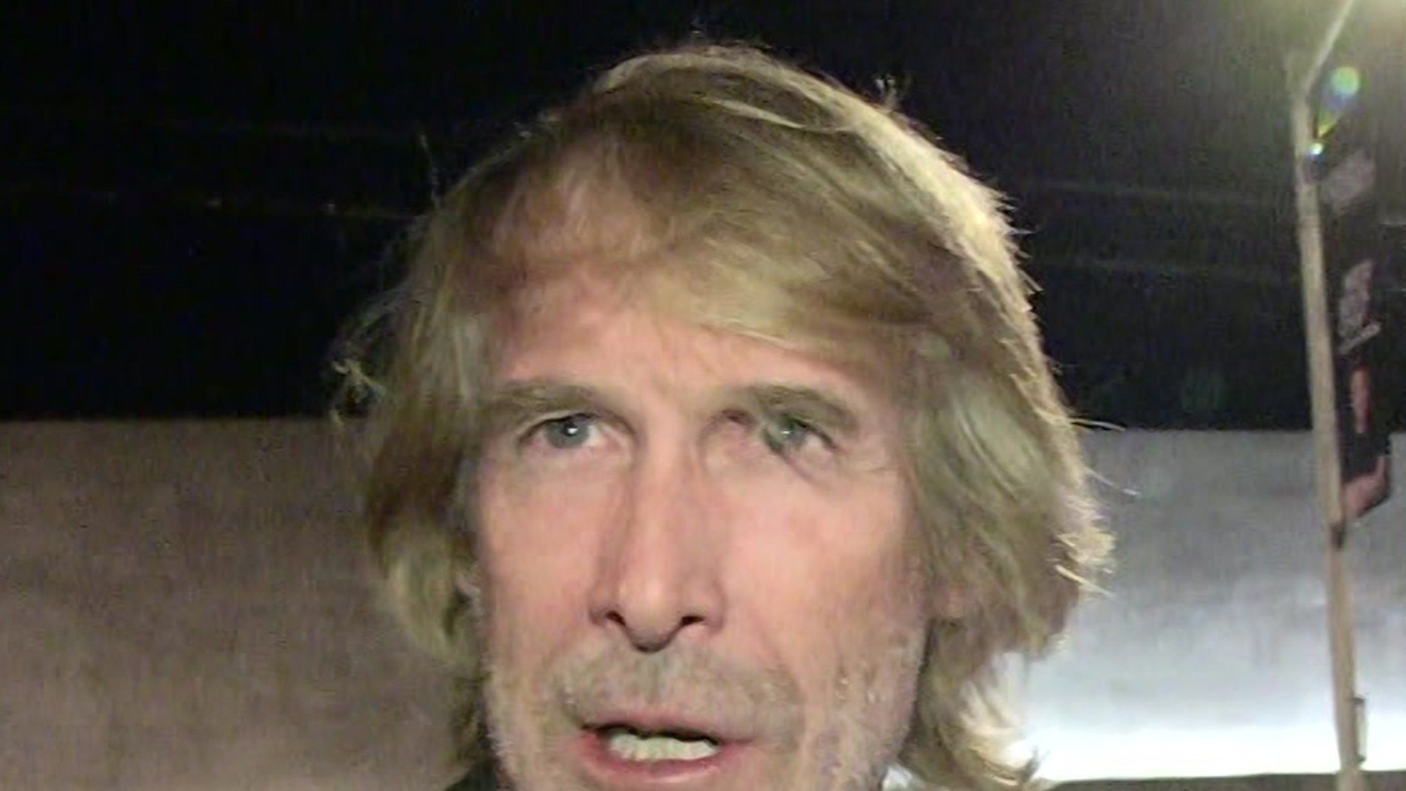 Michael Bay acusado de matar una paloma en Italia, lo que él niega