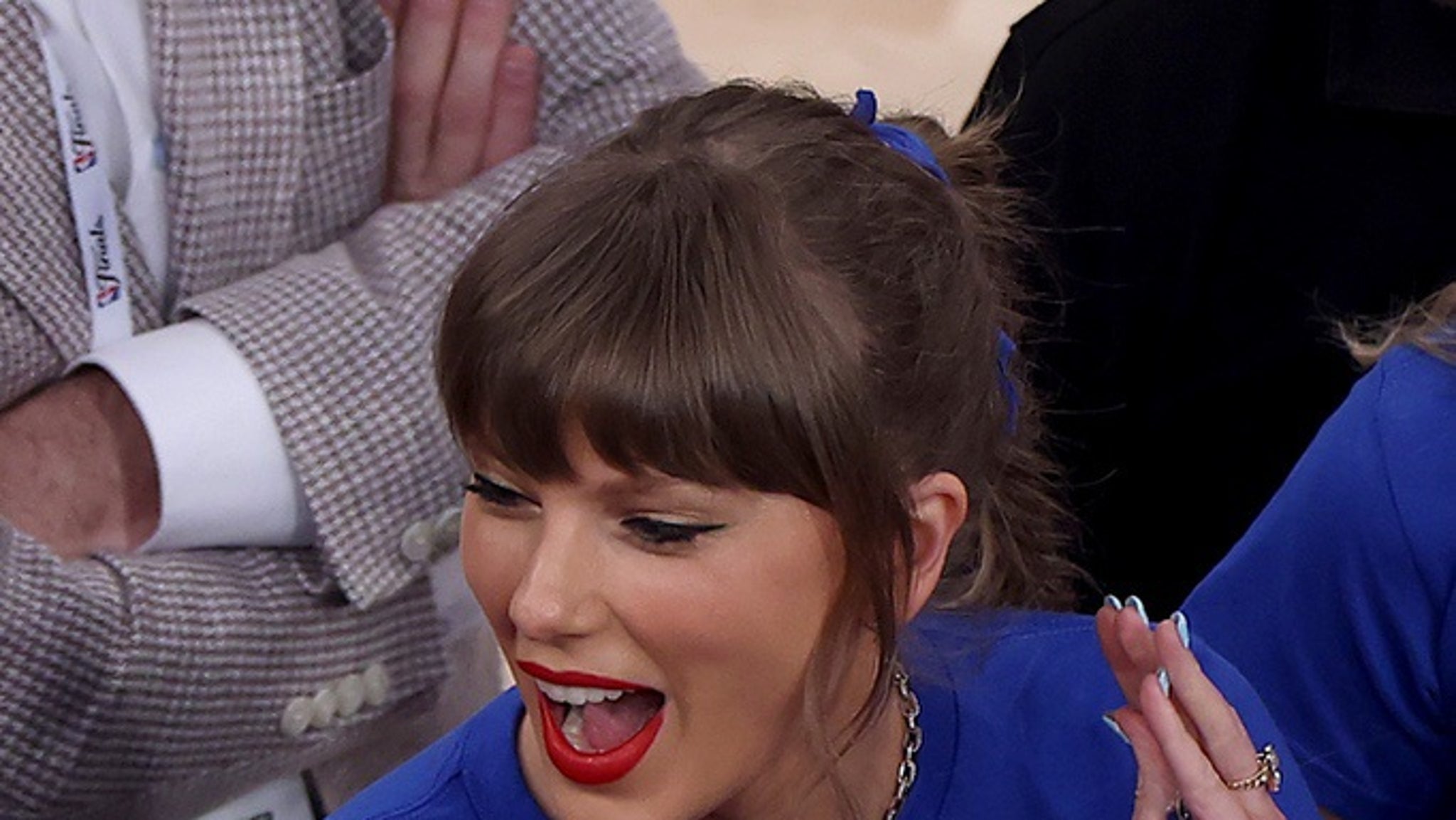 Taylor Swift Hugs Kylie Jenner at MSG After Knicks Beat Spurs, Video Shows