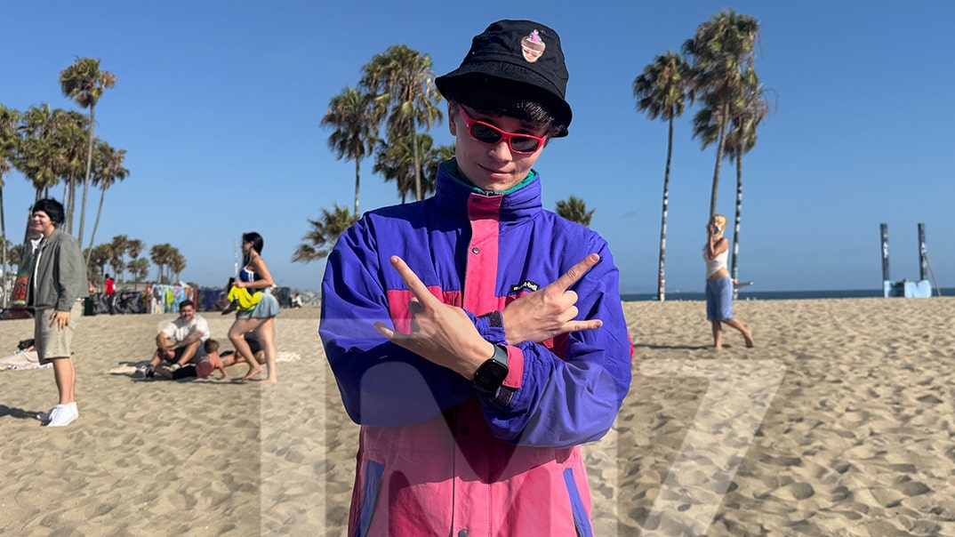 Oliver Tree Fans Honor the Singer at Venice Pop-Up Memorial tmz 2