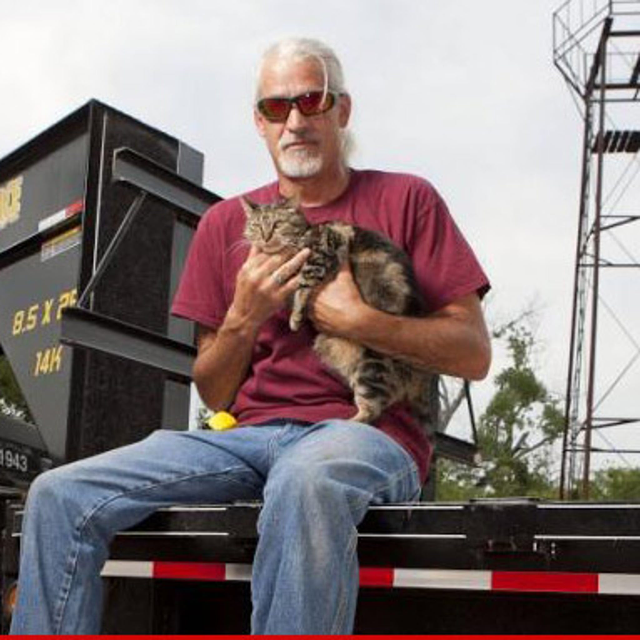 shipping-wars-roy-garber-cat-co-star-safe-and-sound