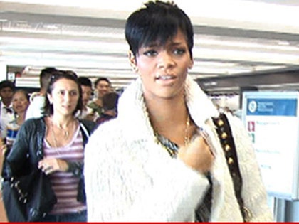0618_rihanna_tmz