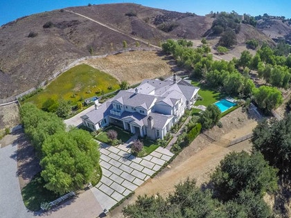1213-kylie-jenner-house-crisnet-02
