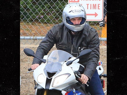 0107-ben-affleck-x17-01