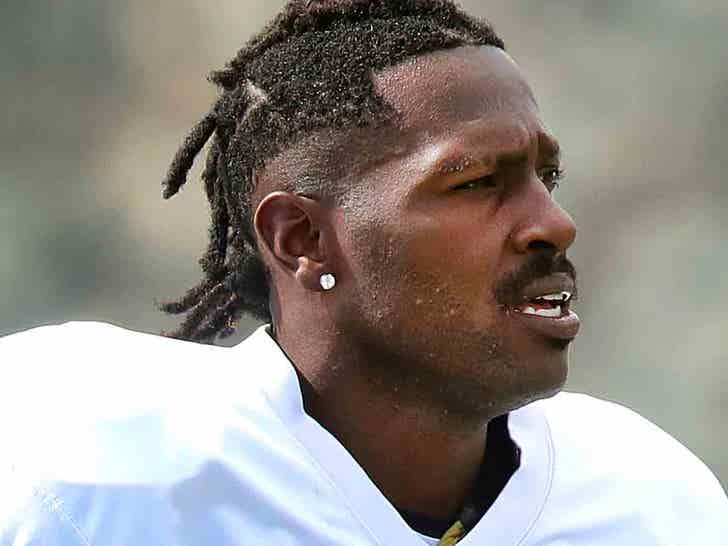 NFL star Antonio Brown's awesome new haircut