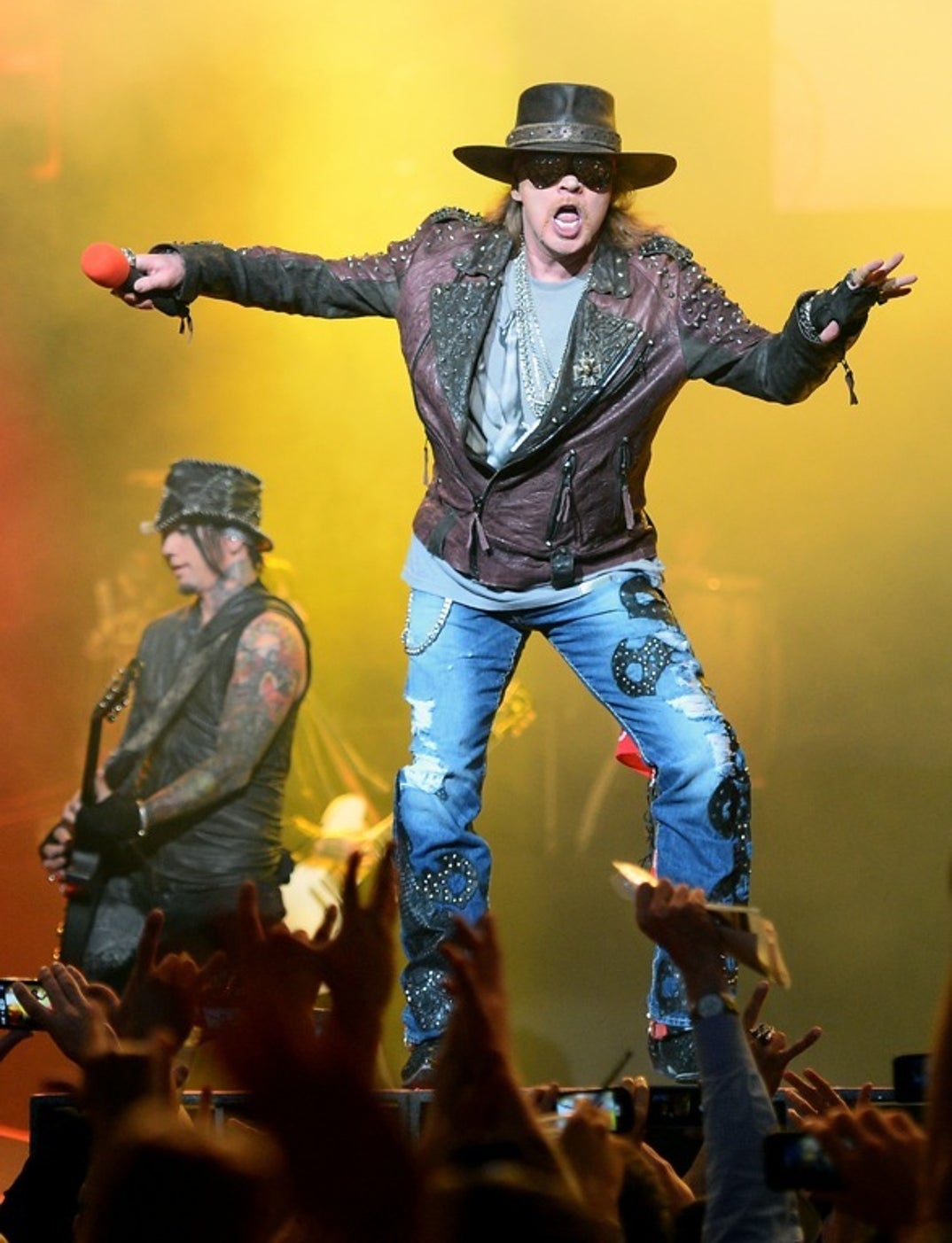 0401_gunsnroses_performance_29