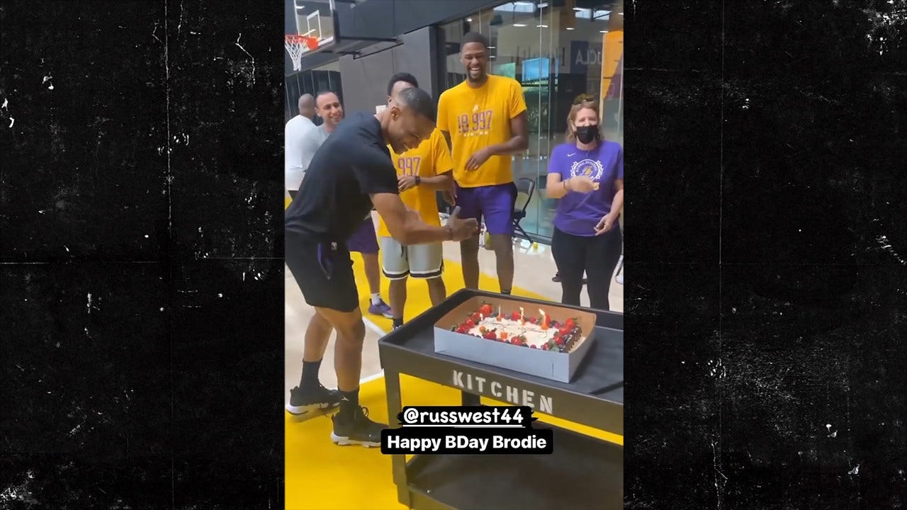 Russell Westbrook Hilariously Stopped From Blowing Out Bday Candles, COVID,  Bro!