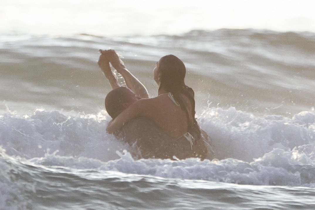 Channing Tatum PDA GF Beach 5